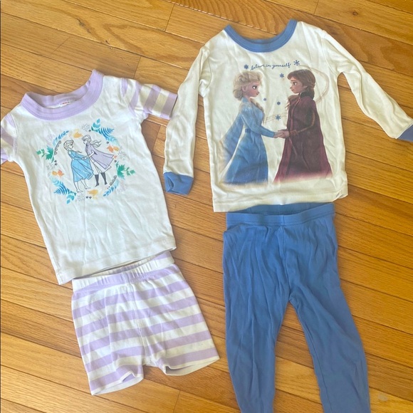 Hanna Andersson Frozen short Pajama Set and Gap Frozen long pajama set - Picture 1 of 1